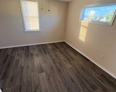 864 Walnut Street - Photo Thumbnail 6