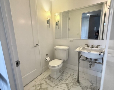10 City Place - Photo Thumbnail 6