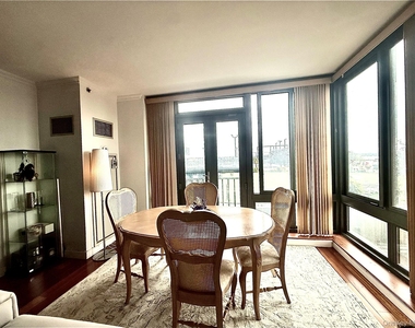 10 City Place - Photo Thumbnail 7