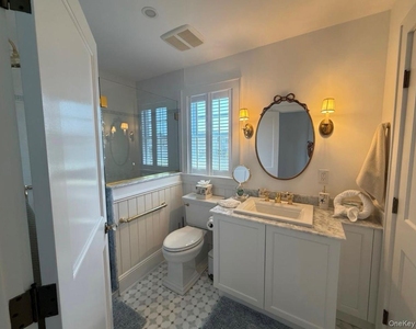 92 Hewlett Avenue - Photo Thumbnail 11
