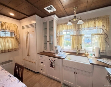 92 Hewlett Avenue - Photo Thumbnail 6