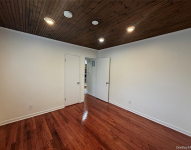 7231 Little Neck Parkway - Photo Thumbnail 7