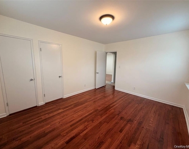 7231 Little Neck Parkway - Photo Thumbnail 5