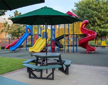 7231 Little Neck Parkway - Photo Thumbnail 12