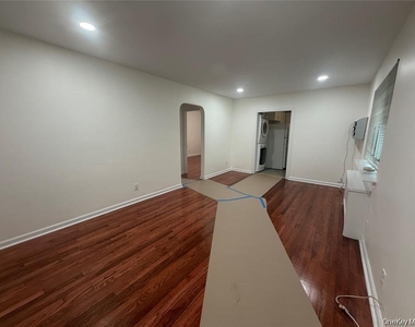 7231 Little Neck Parkway - Photo Thumbnail 1