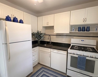 7231 Little Neck Parkway - Photo Thumbnail 3