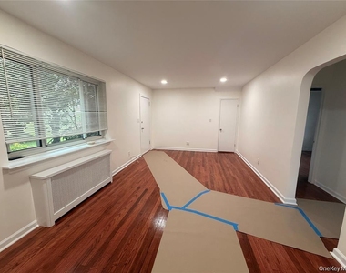 7231 Little Neck Parkway - Photo Thumbnail 2