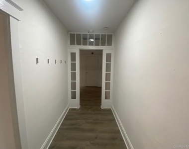 587 Main Street - Photo Thumbnail 9