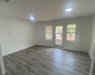587 Main Street - Photo Thumbnail 4