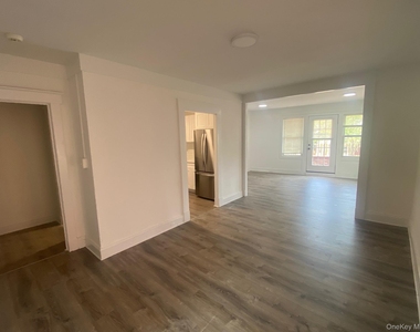 587 Main Street - Photo Thumbnail 5