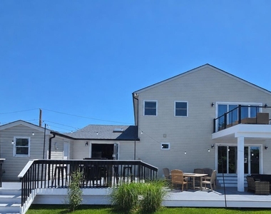 2706 Peconic - Photo Thumbnail 1