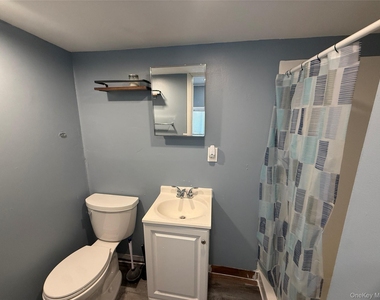 275 Robinson Avenue - Photo Thumbnail 12