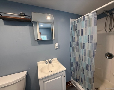 275 Robinson Avenue - Photo Thumbnail 13