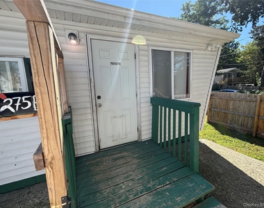 275 Robinson Avenue - Photo Thumbnail 2