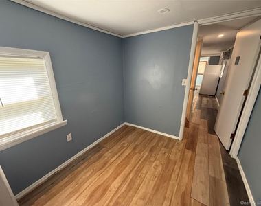 275 Robinson Avenue - Photo Thumbnail 10