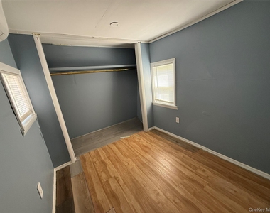 275 Robinson Avenue - Photo Thumbnail 9