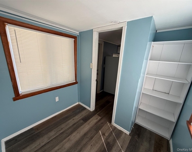 275 Robinson Avenue - Photo Thumbnail 7