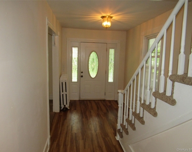 15 Phillips Place - Photo Thumbnail 3