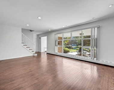 13 Colonial Road - Photo Thumbnail 2