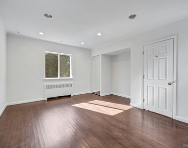 13 Colonial Road - Photo Thumbnail 14