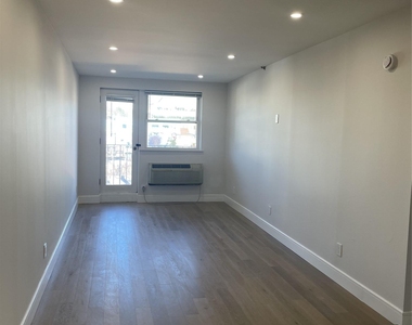 320 Post Avenue - Photo Thumbnail 5