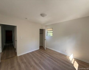 193-18 37th Avenue - Photo Thumbnail 6