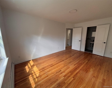 71-34 Kissena Boulevard - Photo Thumbnail 10