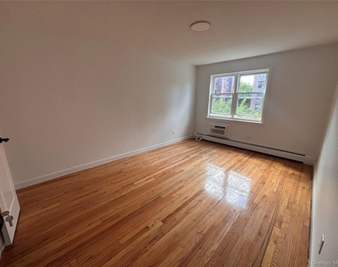 71-34 Kissena Boulevard - Photo Thumbnail 9