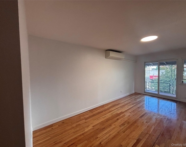71-34 Kissena Boulevard - Photo Thumbnail 2
