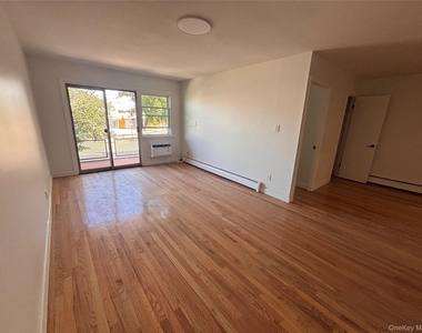 71-34 Kissena Boulevard - Photo Thumbnail 1