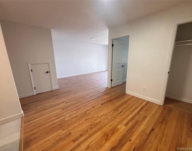 71-34 Kissena Boulevard - Photo Thumbnail 5