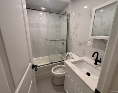 71-34 Kissena Boulevard - Photo Thumbnail 12