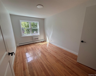 71-34 Kissena Boulevard - Photo Thumbnail 8