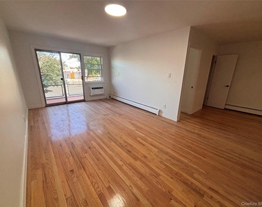 71-34 Kissena Boulevard - Photo Thumbnail 2