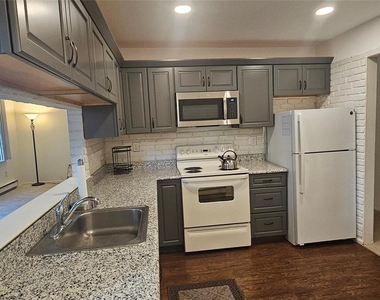 711 Sierra Vista Lane - Photo Thumbnail 7