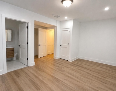 422 E Boston Post Road - Photo Thumbnail 8