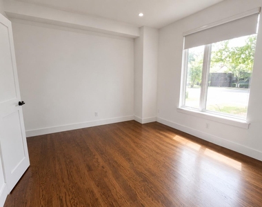 422 E Boston Post Road - Photo Thumbnail 3
