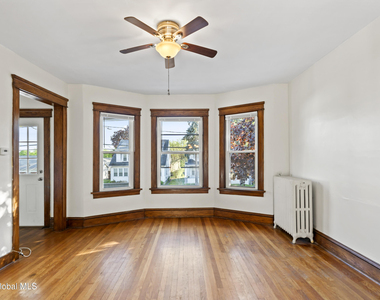 831 Washington Ave - Photo Thumbnail 5