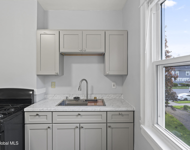 831 Washington Ave - Photo Thumbnail 17