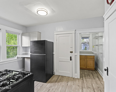 831 Washington Ave - Photo Thumbnail 16