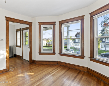 831 Washington Ave - Photo Thumbnail 4