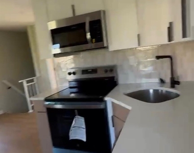 67 Manning Avenue - Photo Thumbnail 2