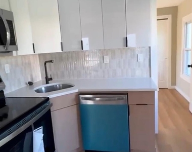 67 Manning Avenue - Photo Thumbnail 5