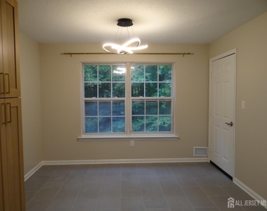 129 Prestwick Way - Photo Thumbnail 3