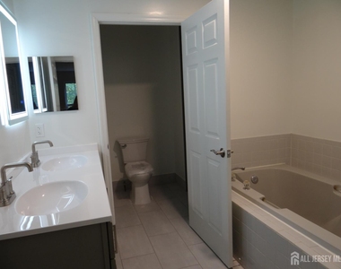 129 Prestwick Way - Photo Thumbnail 8