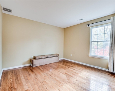 169 Metuchen Avenue - Photo Thumbnail 24