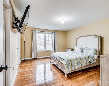 169 Metuchen Avenue - Photo Thumbnail 20