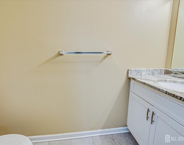 169 Metuchen Avenue - Photo Thumbnail 18