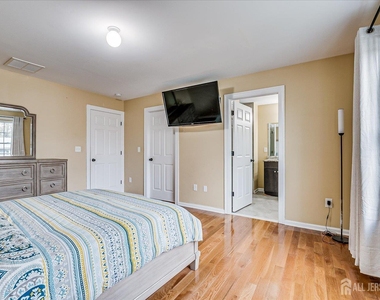 169 Metuchen Avenue - Photo Thumbnail 21