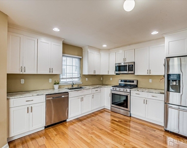 169 Metuchen Avenue - Photo Thumbnail 12